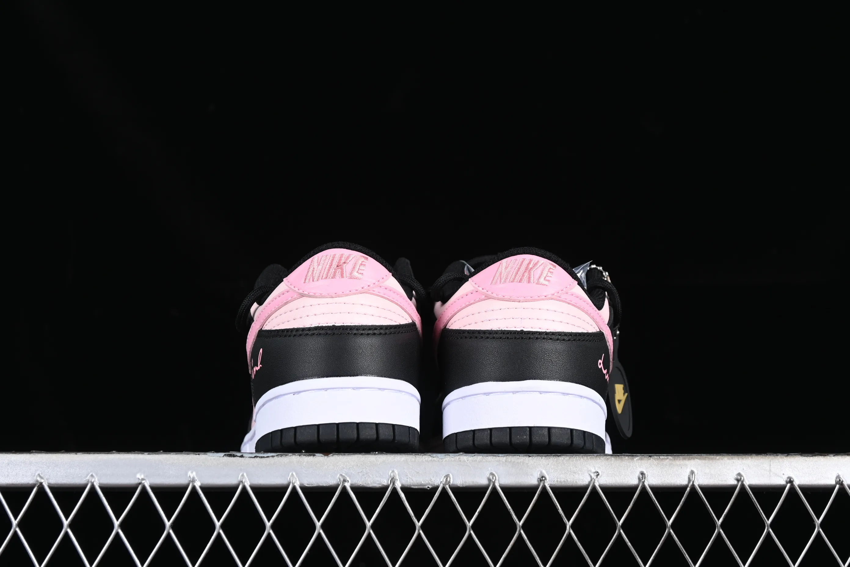 All Categories Nk SB Dunk Series Nk SB Dunk Low Low-top sneakers Gift box Nk Dunk Low Raspberry Black Pink Valentine's Day Customized version of deconstructed strap casual sneakers CW1590-100